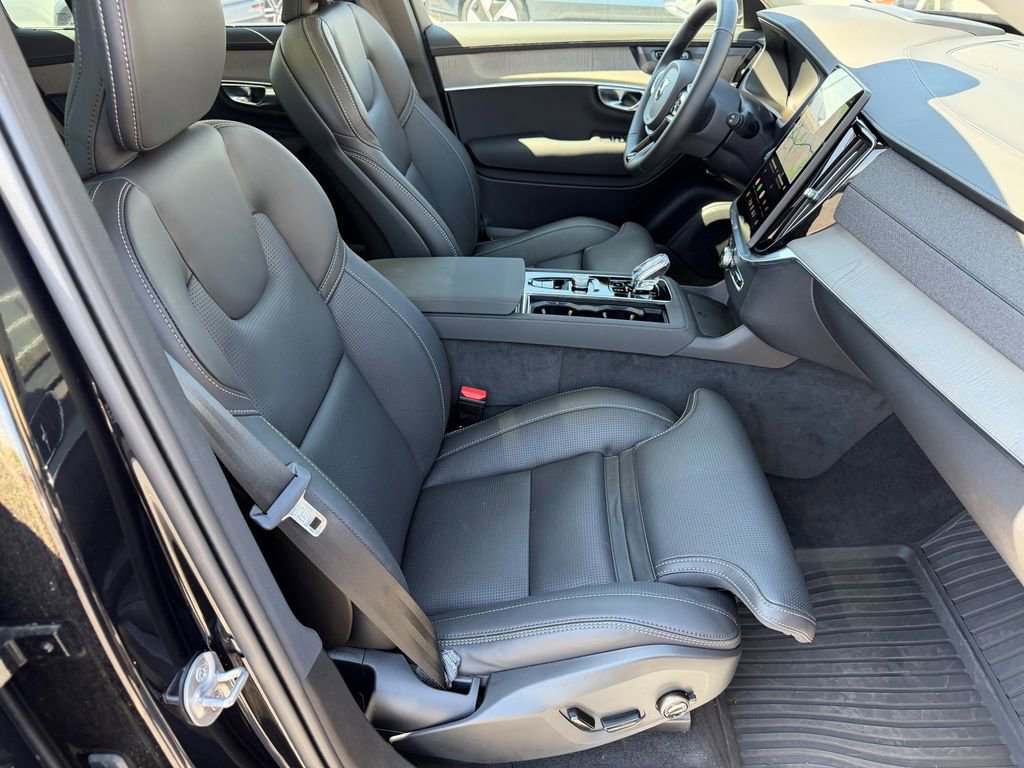 Certified 2025 Volvo XC90 T8 Ultra w/ Protection Package Premier AWD/4WD image 17