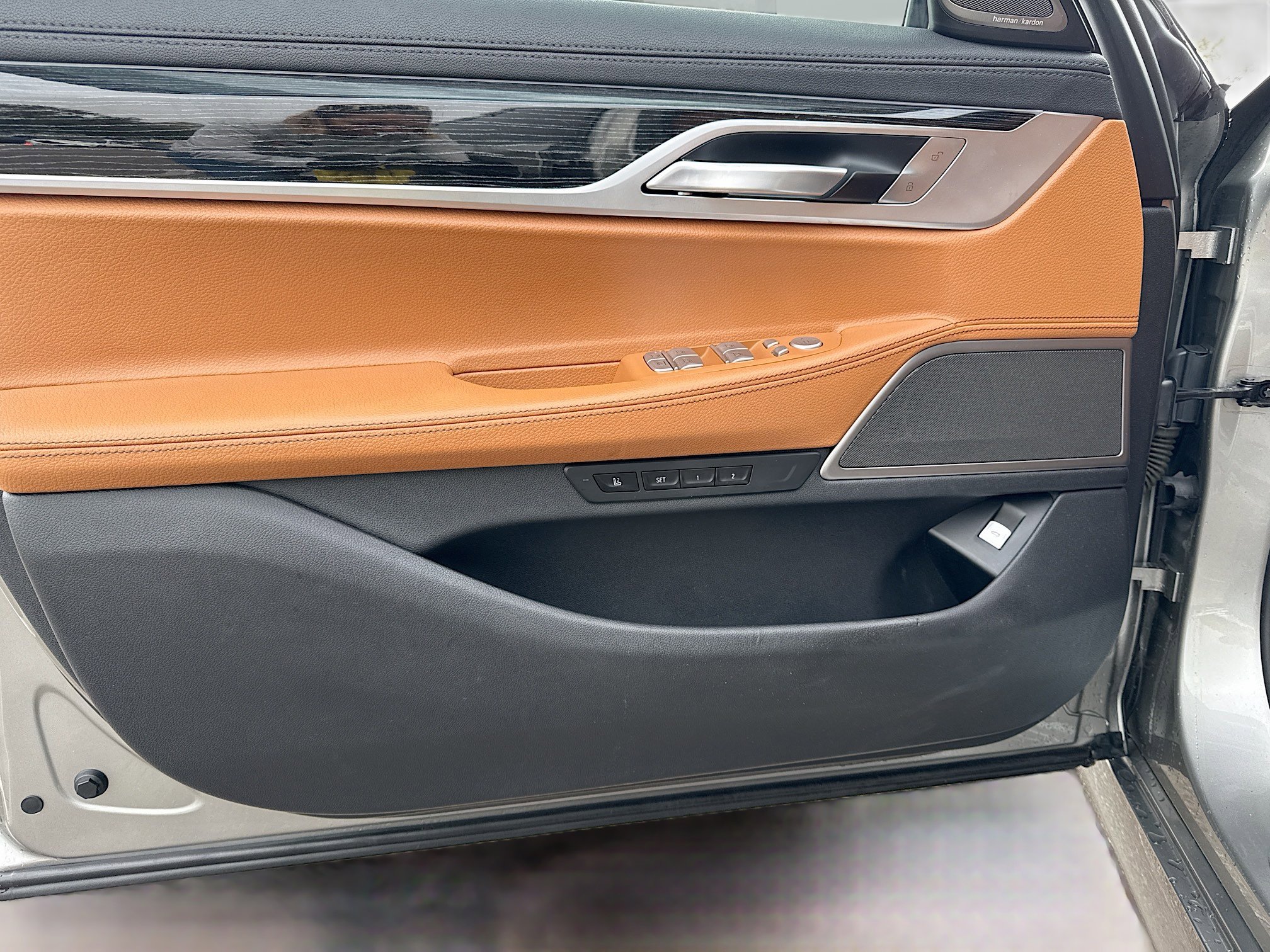 Used 2020 BMW 740i w/ M Sport Package image 22