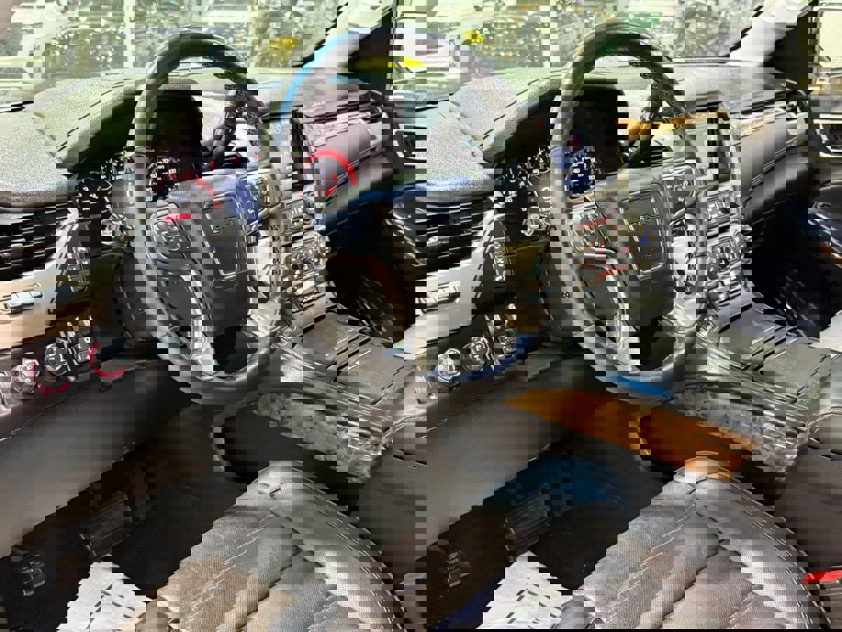 Used 2015 GMC Yukon Denali w/ Premium Package image 12