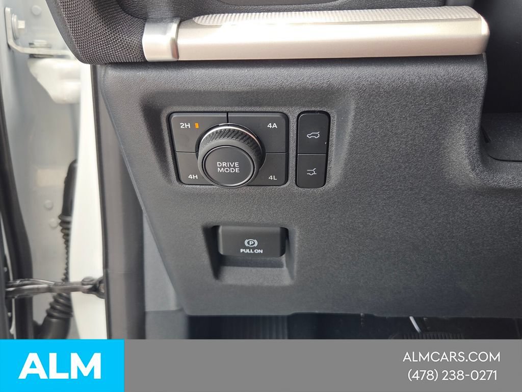 Used 2025 Ford Expedition Active AWD/4WD image 29