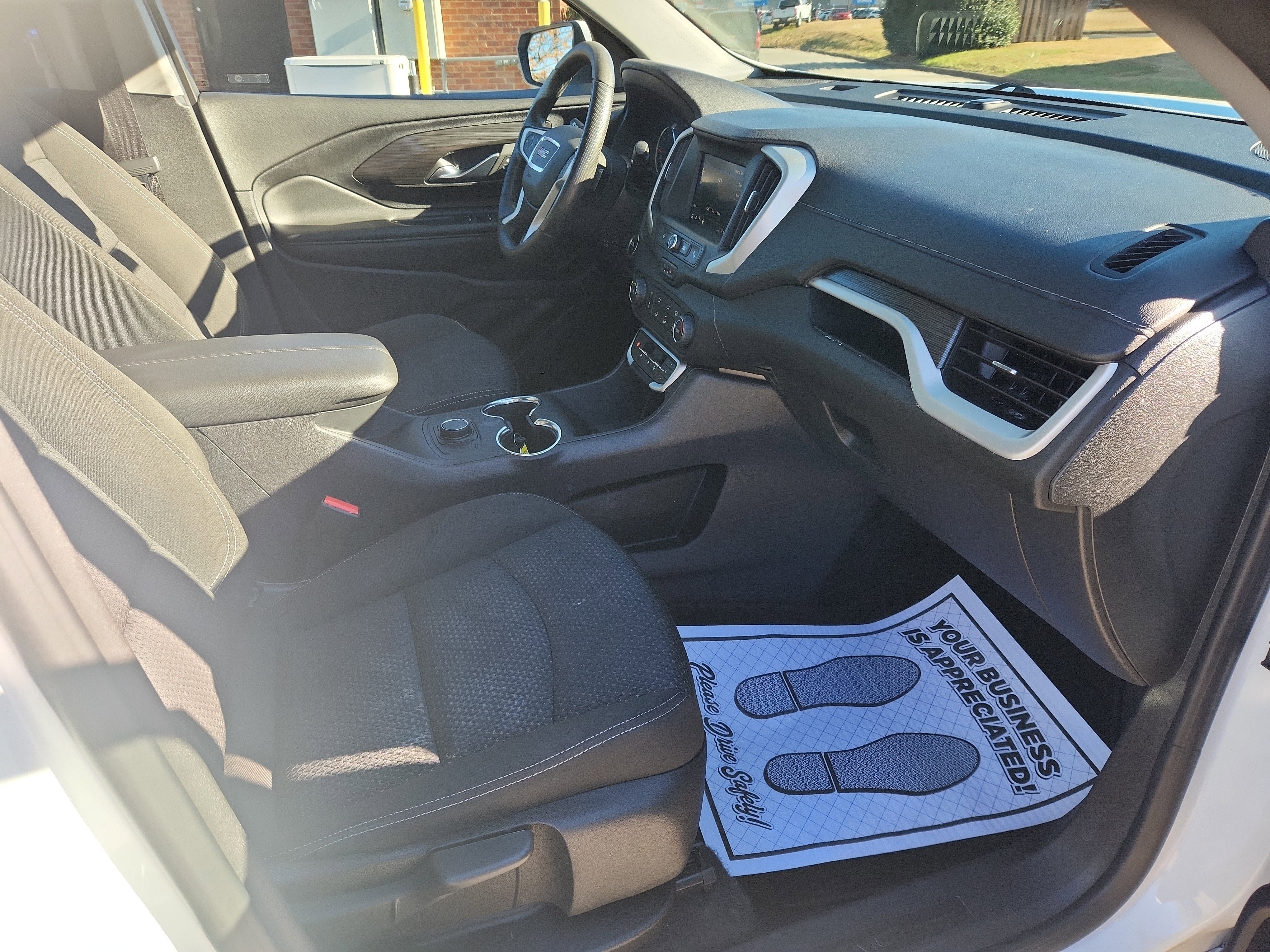 Used 2024 GMC Terrain SLE image 43