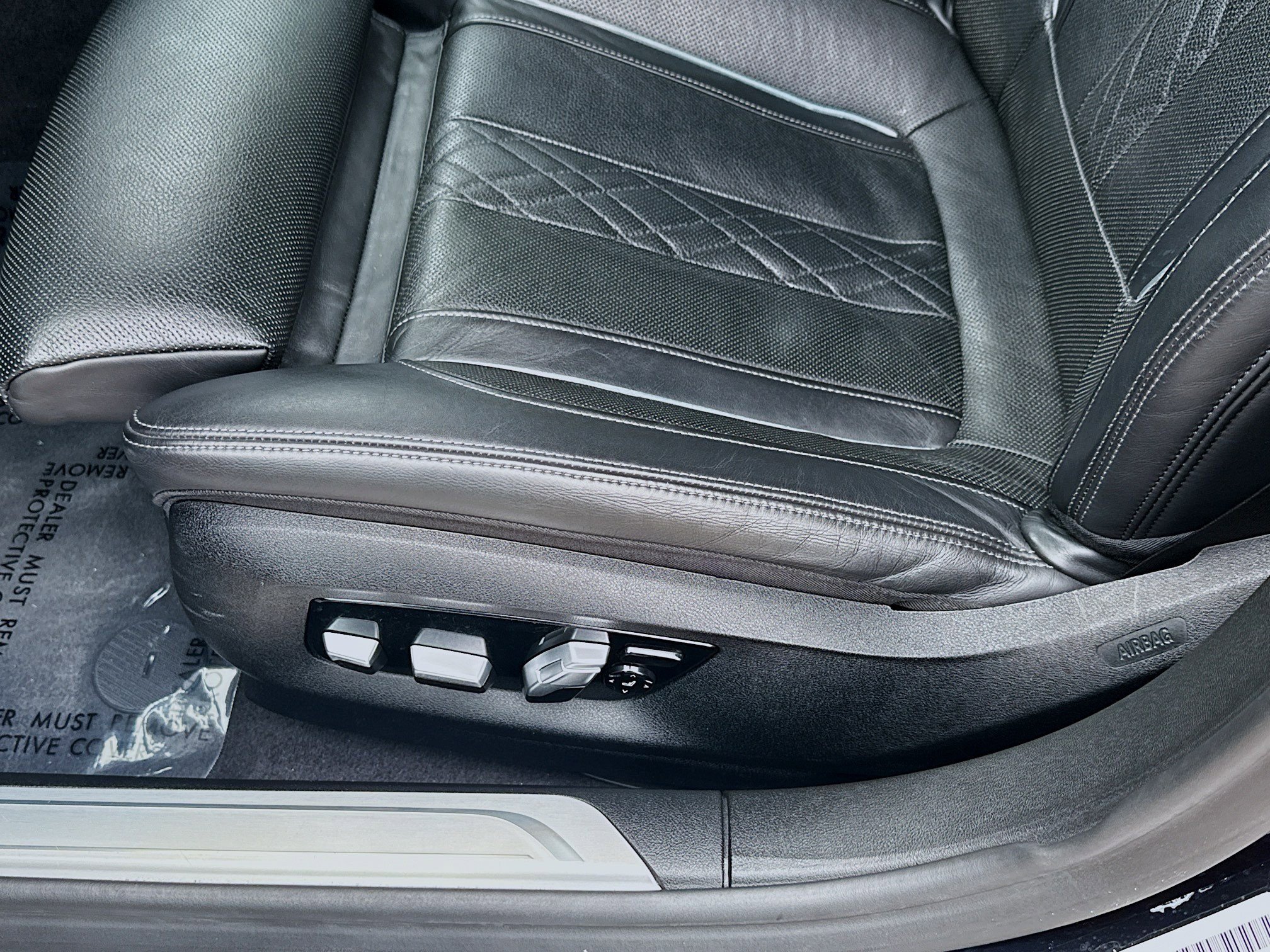 Used 2019 BMW 750i image 16