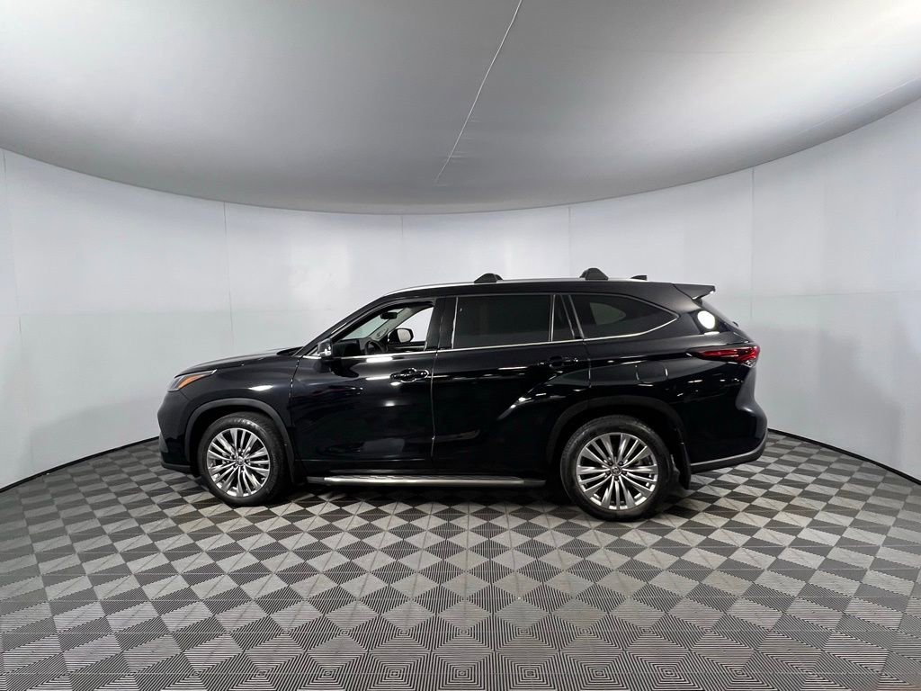 Used 2024 Toyota Highlander Platinum FWD image 8