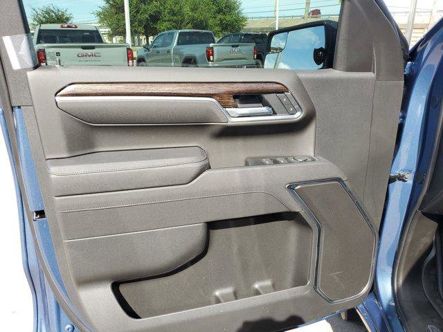New 2025 GMC Sierra 1500 Elevation image 16
