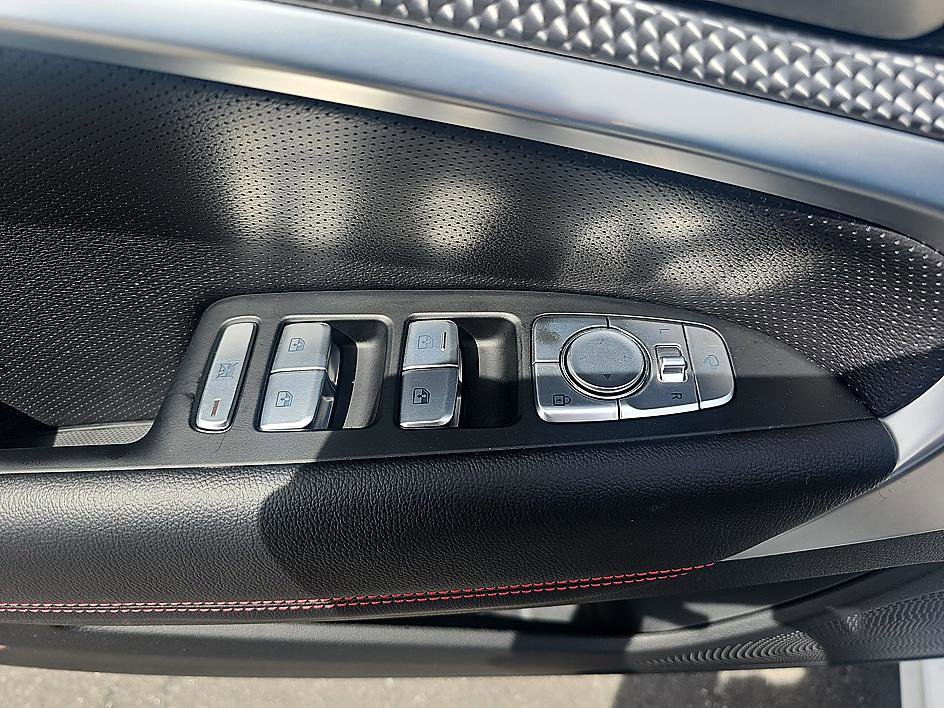 Used 2023 Genesis G70 2.0T w/ Sport Prestige Package image 12