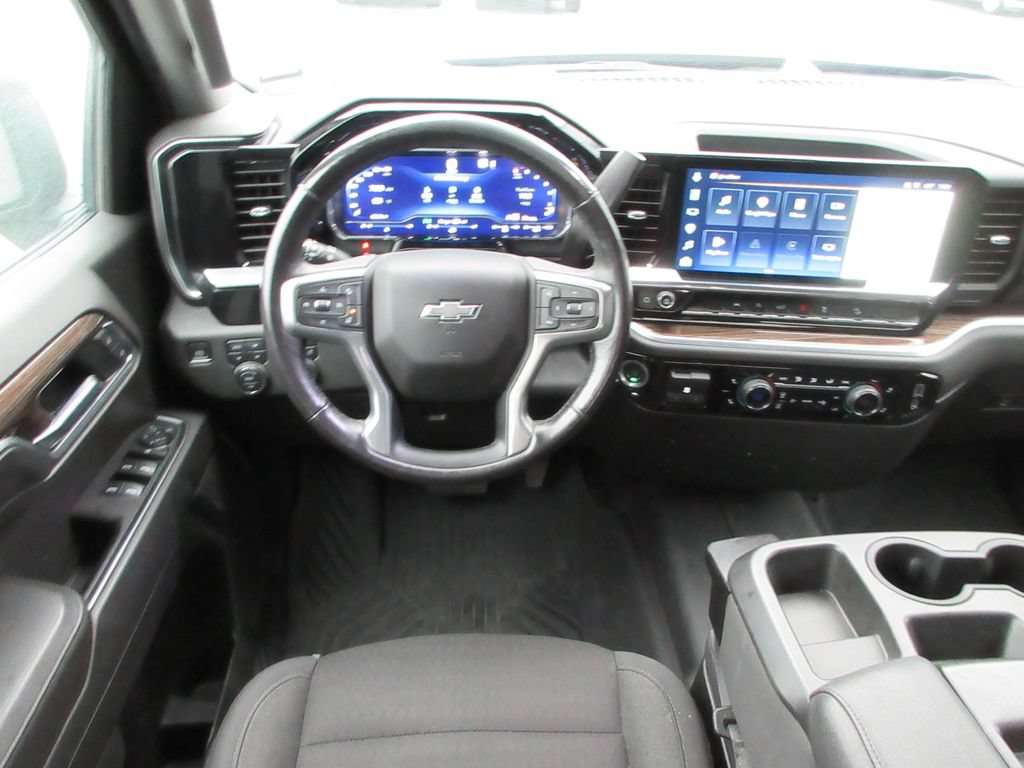 Certified 2022 Chevrolet Silverado 1500 RST AWD/4WD image 17
