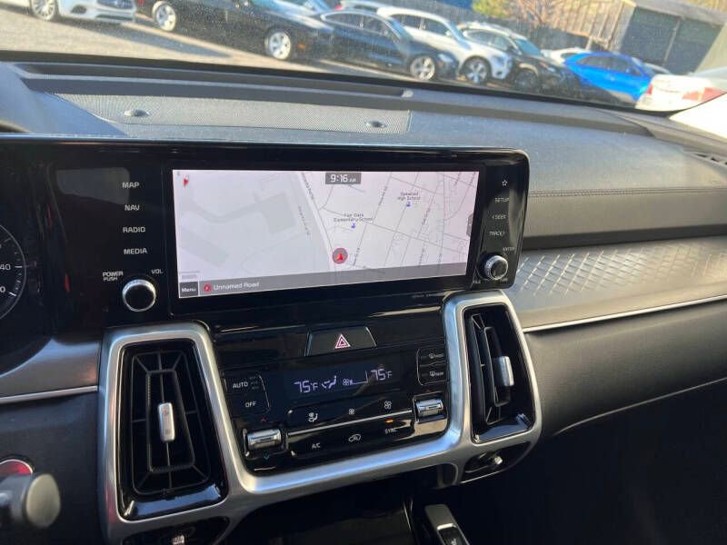 Used 2022 Kia Sorento SX FWD image 19