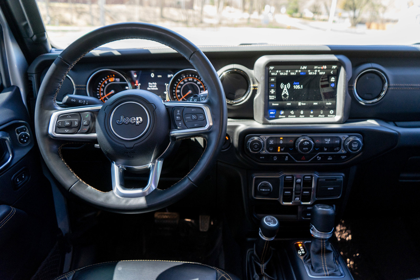 Used 2022 Jeep Wrangler Unlimited Sahara AWD/4WD image 13