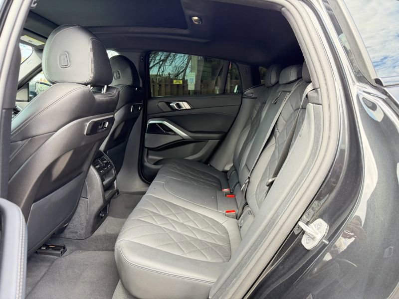Used 2024 BMW X6 xDrive40i w/ Premium Package image 15