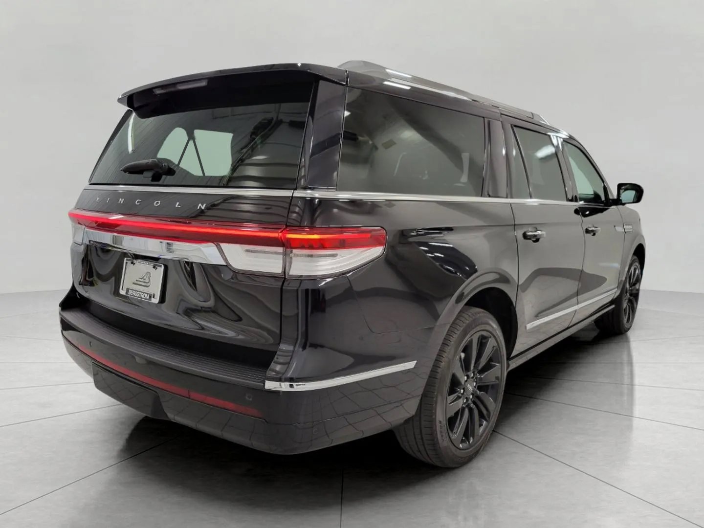 Used 2024 Lincoln Navigator L Reserve AWD/4WD image 21