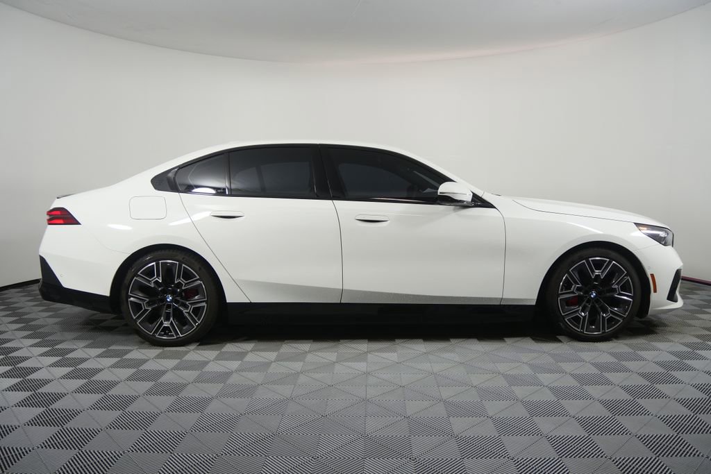 Used 2025 BMW i5 eDrive40i w/ M Sport Package image 2