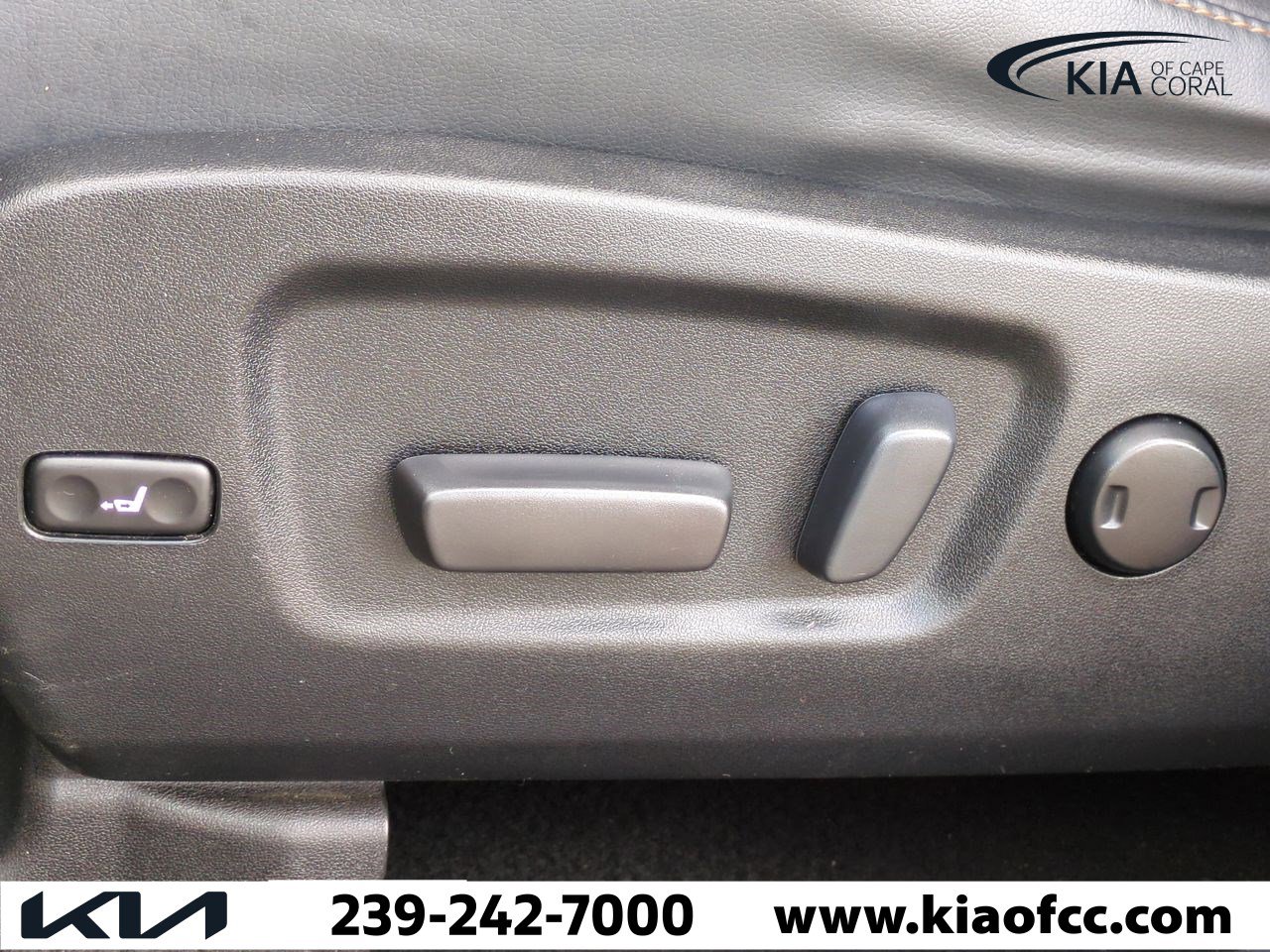 Used 2019 Toyota Highlander XLE image 18