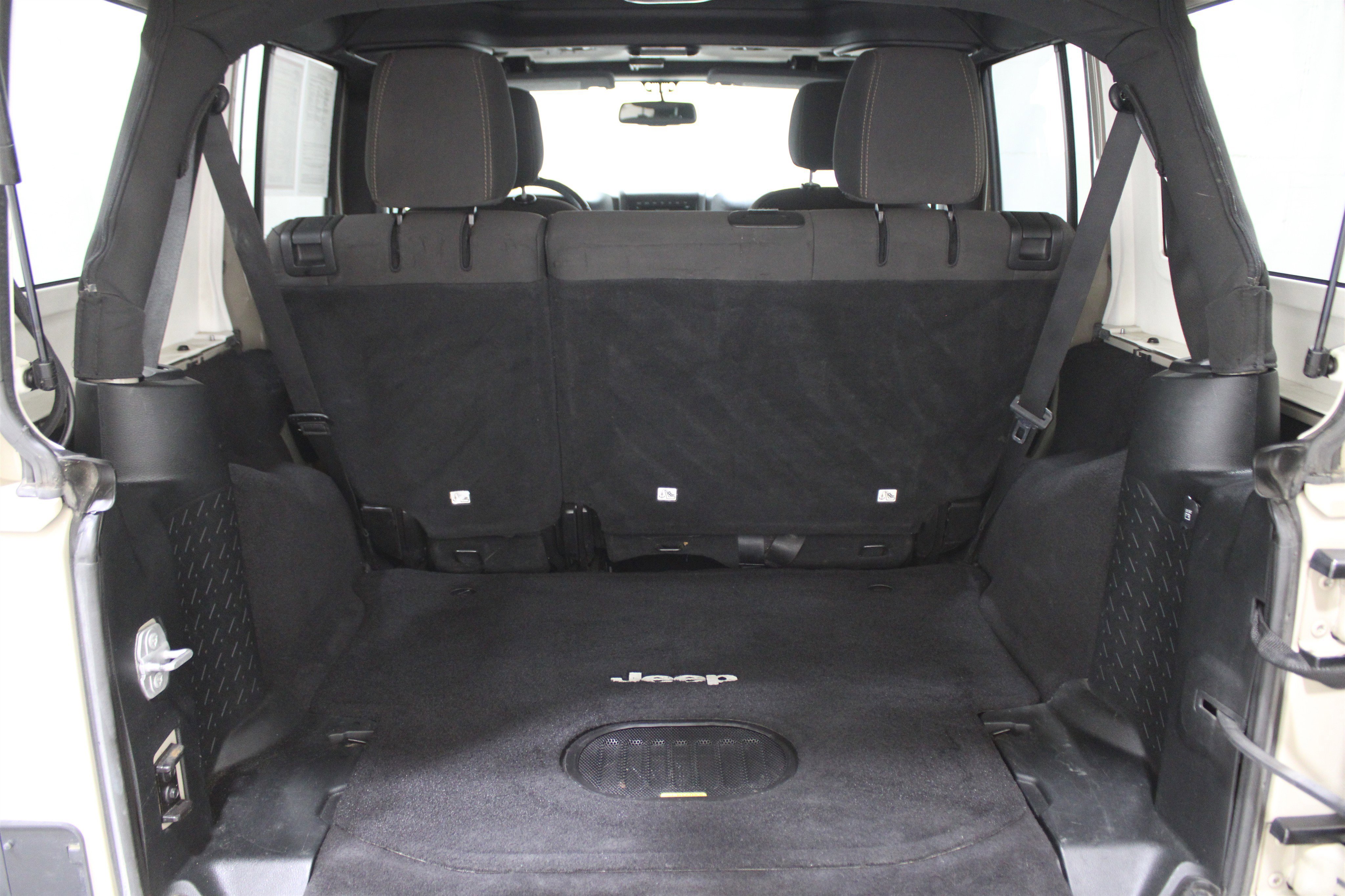 Used 2018 Jeep Wrangler Unlimited Sahara image 15