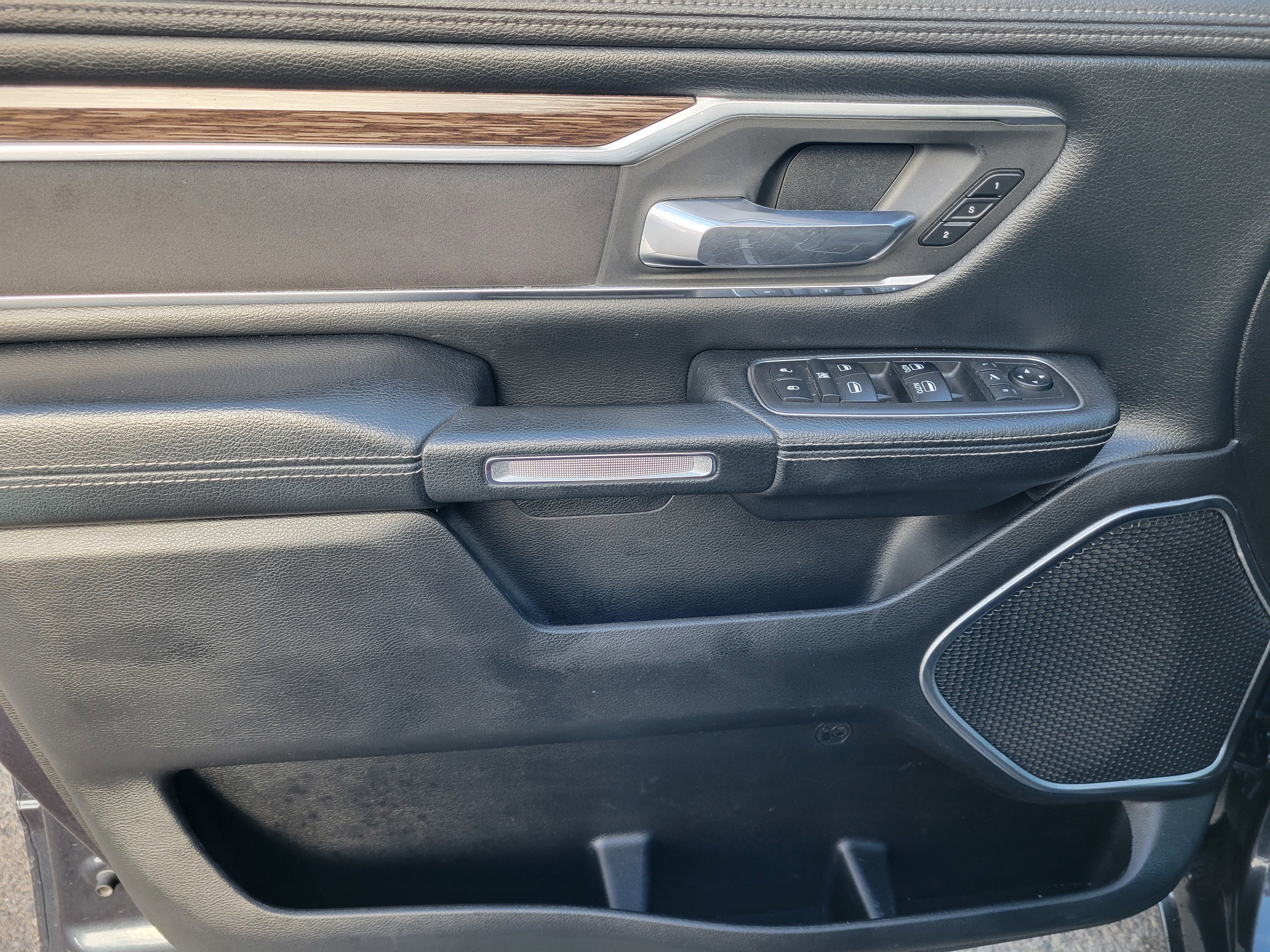 Used 2019 RAM 1500 Laramie image 23