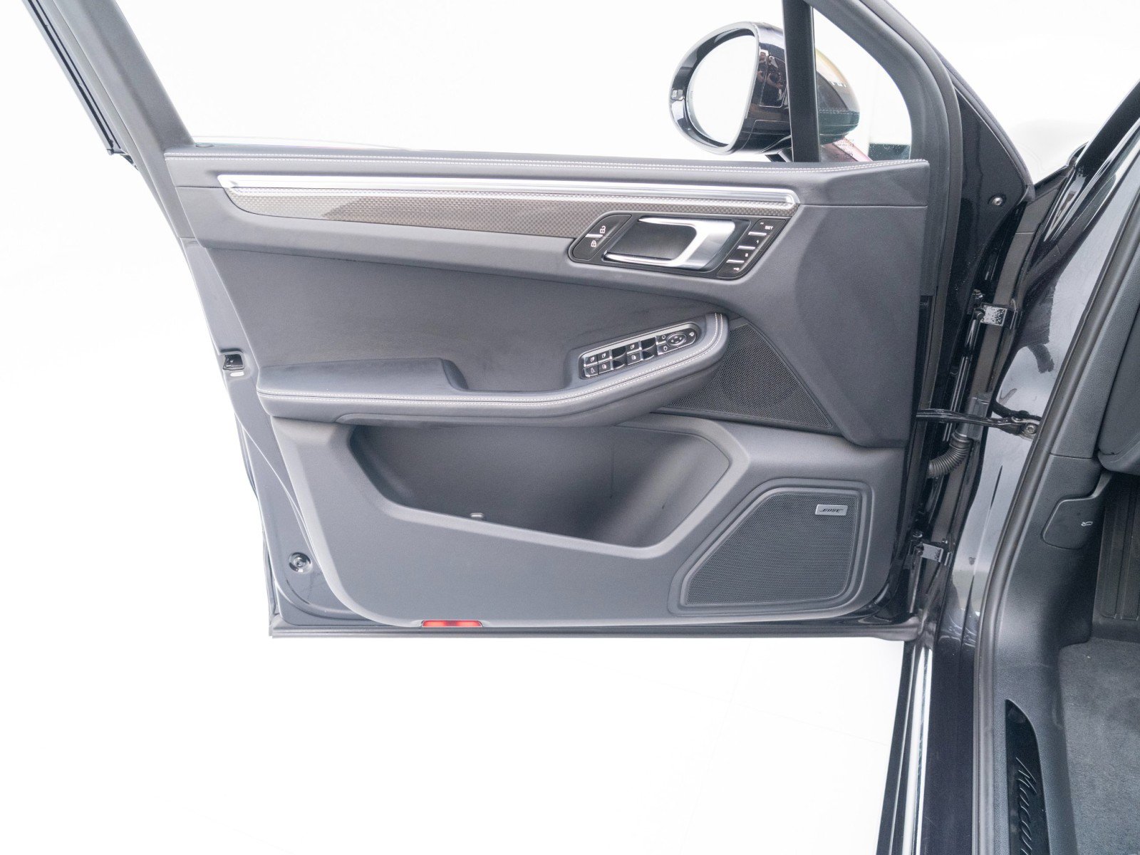 Certified 2025 Porsche Macan GTS image 20