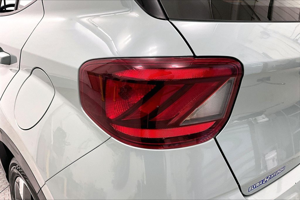 Used 2025 Hyundai Venue SEL FWD image 31