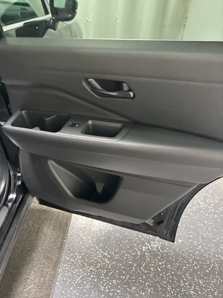 Used 2025 Nissan Pathfinder SV AWD/4WD image 30