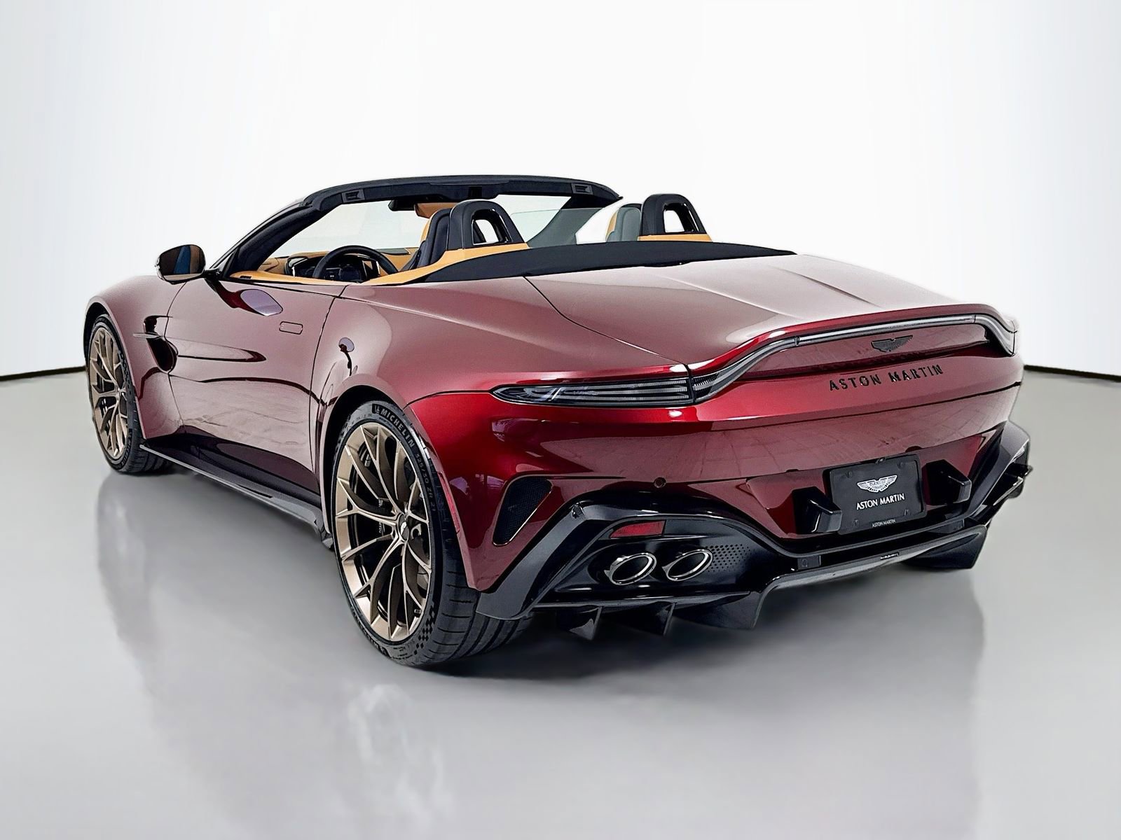 Used 2026 Aston Martin V8 Vantage Coupe image 5