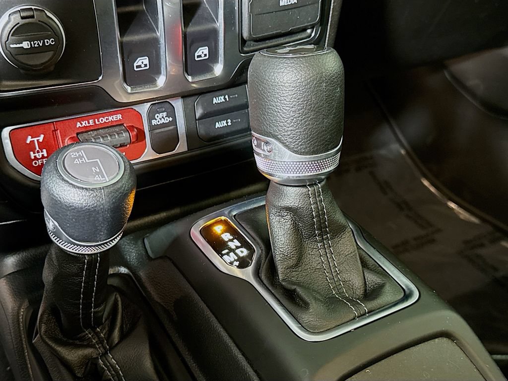 Used 2024 Jeep Wrangler Sport AWD/4WD image 8
