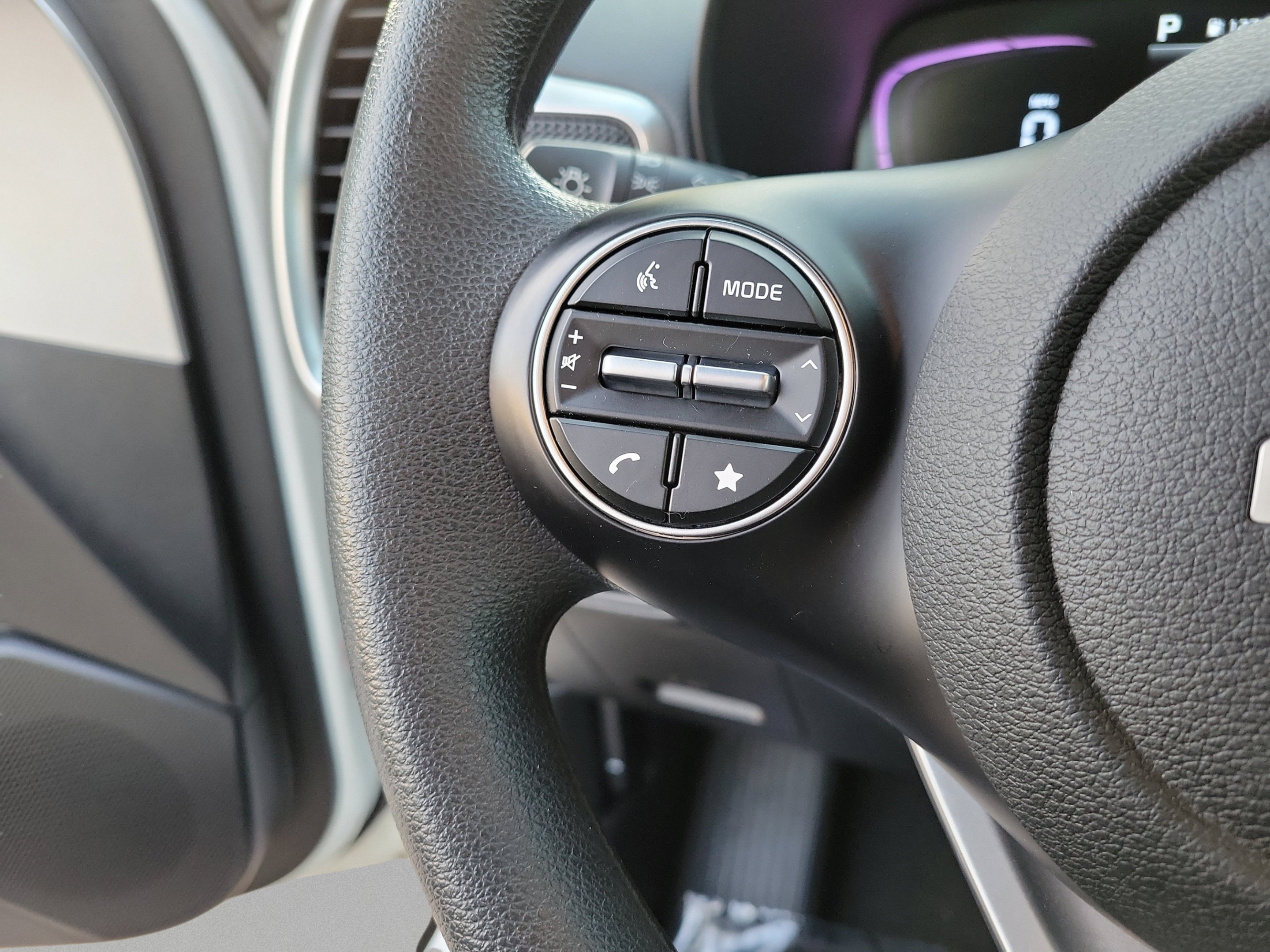 Certified 2025 Kia Soul LX w/ LX Technology Package FWD image 25