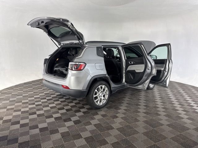 Used 2023 Jeep Compass Latitude image 16