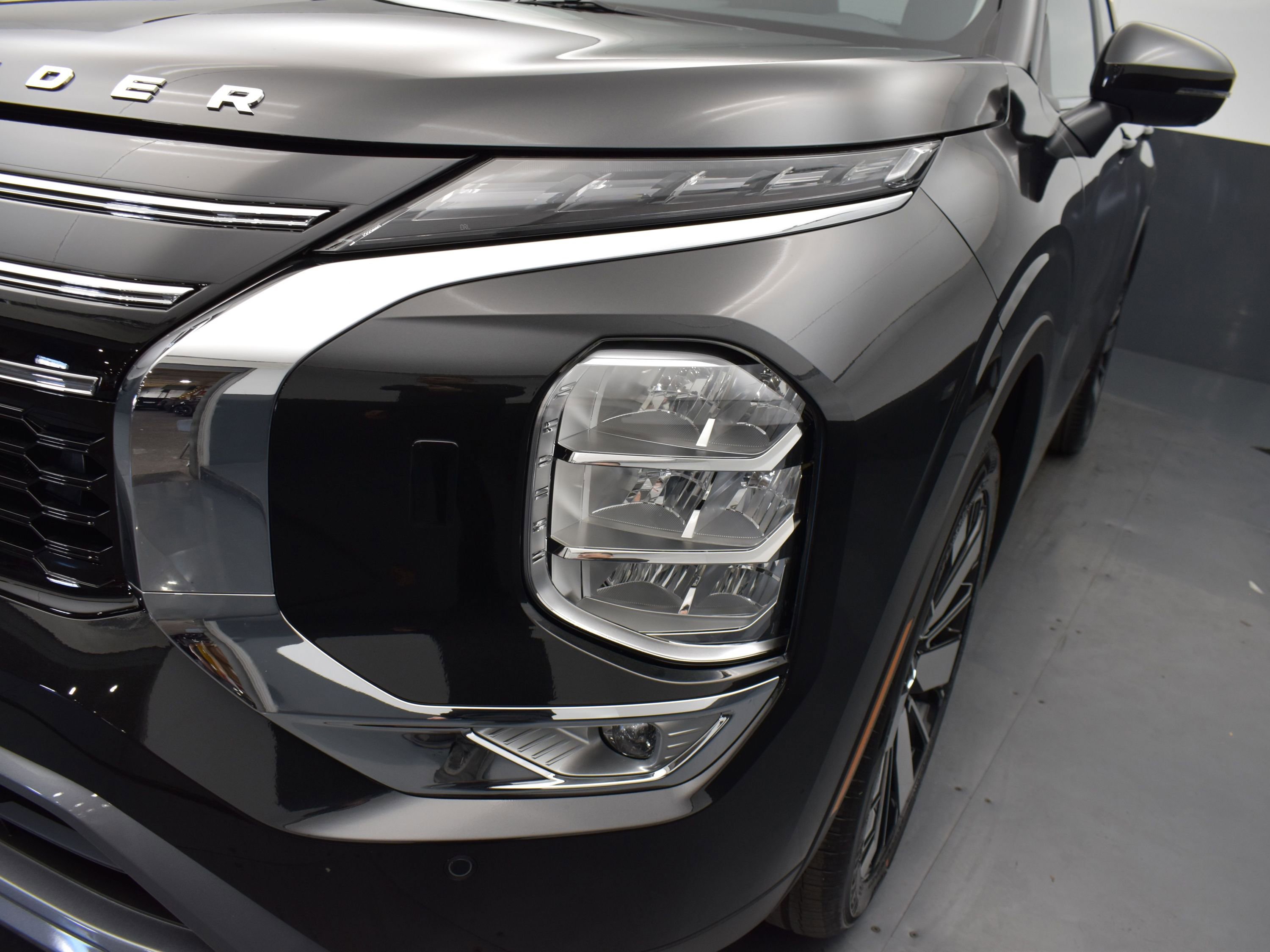 New 2025 Mitsubishi Outlander SE image 5