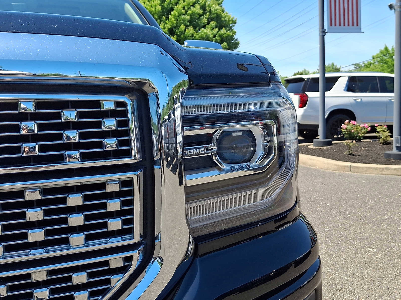 Used 2017 GMC Sierra 1500 Denali w/ Denali Ultimate Package AWD/4WD image 11