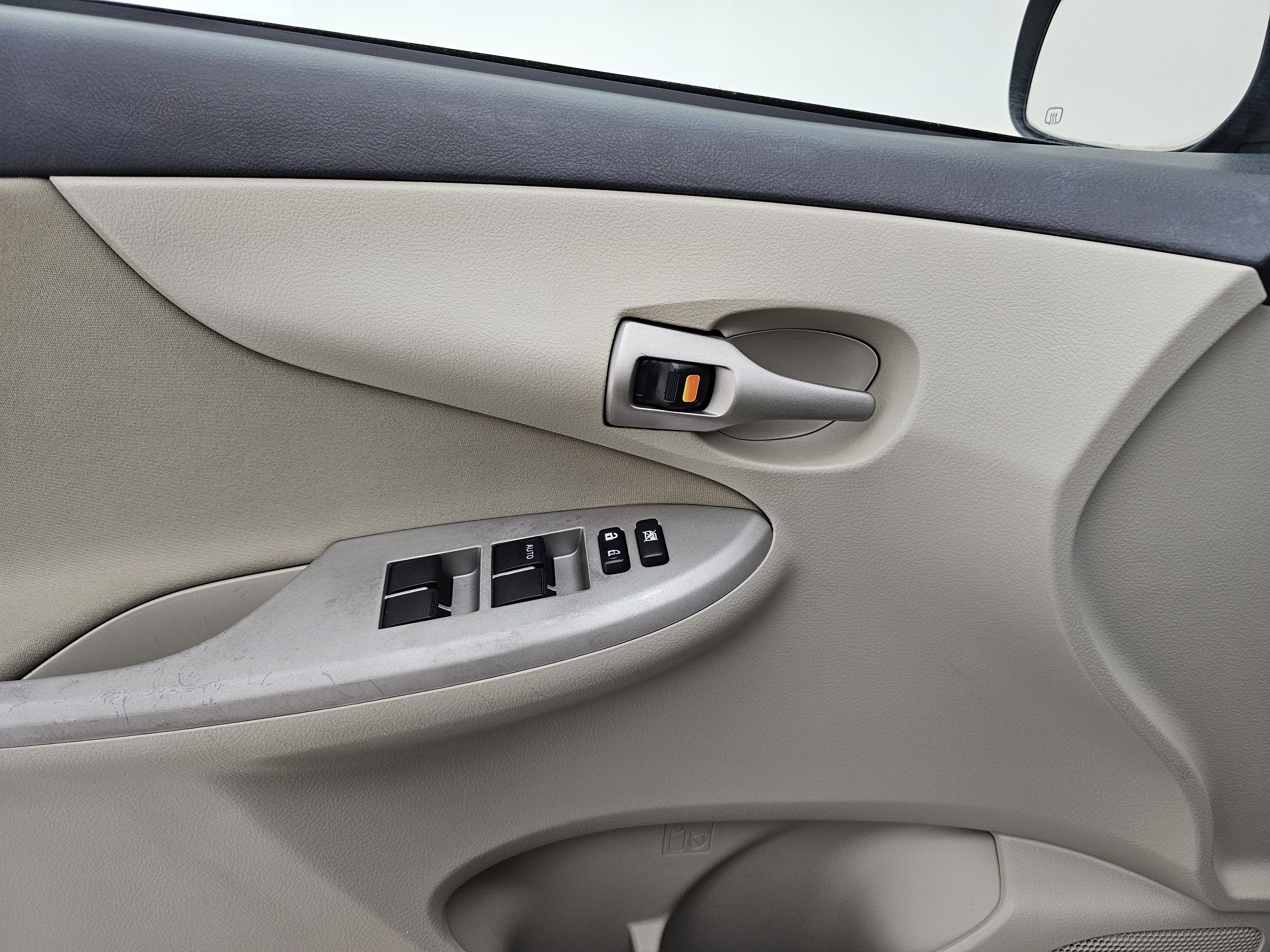 Used 2013 Toyota Corolla LE image 13