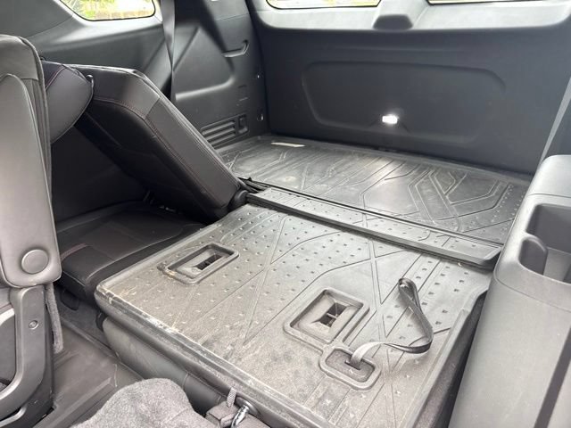 Used 2023 Chevrolet Traverse RS FWD image 15
