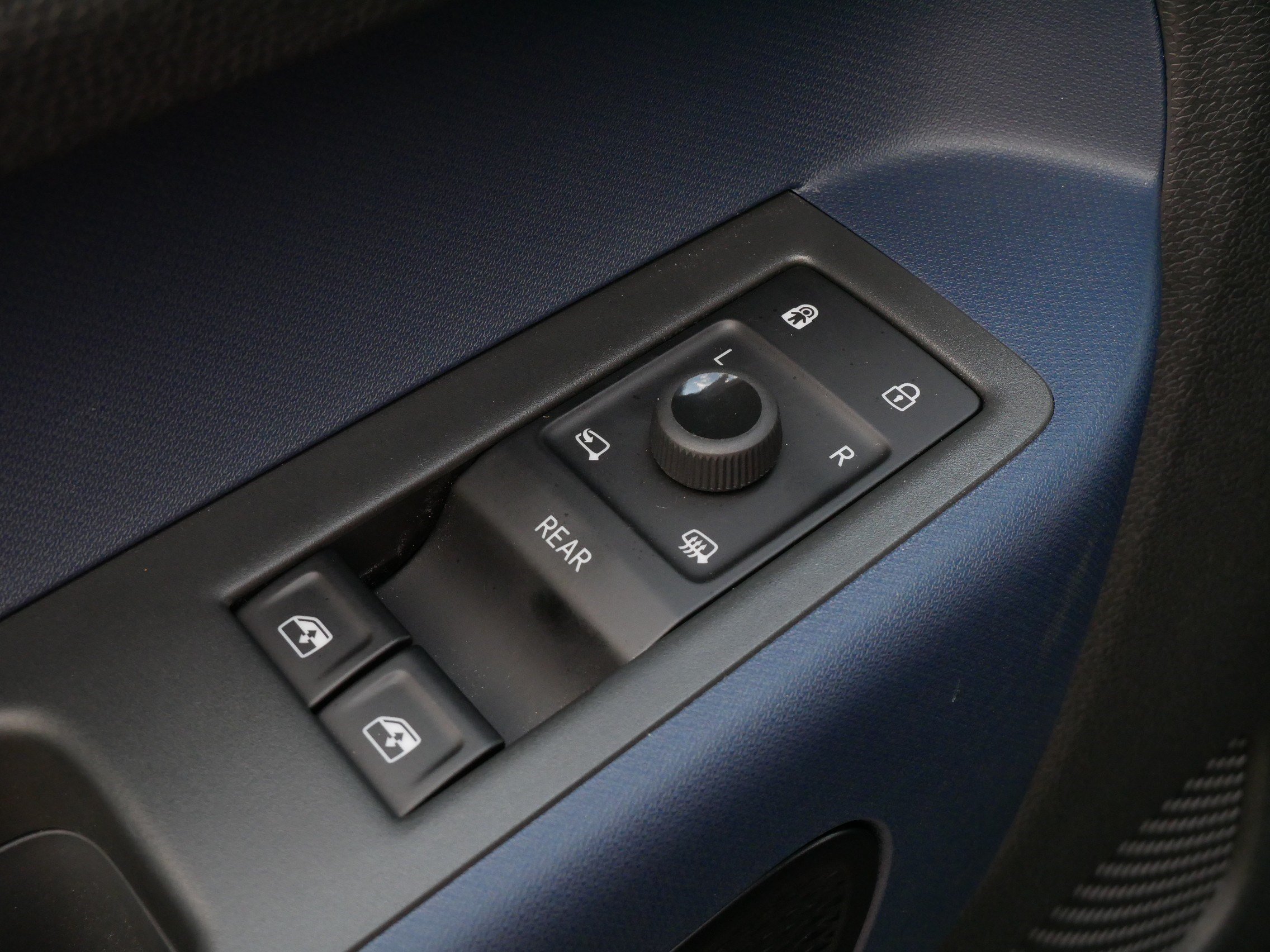 Certified 2025 Volkswagen ID. Buzz Pro S RWD image 19
