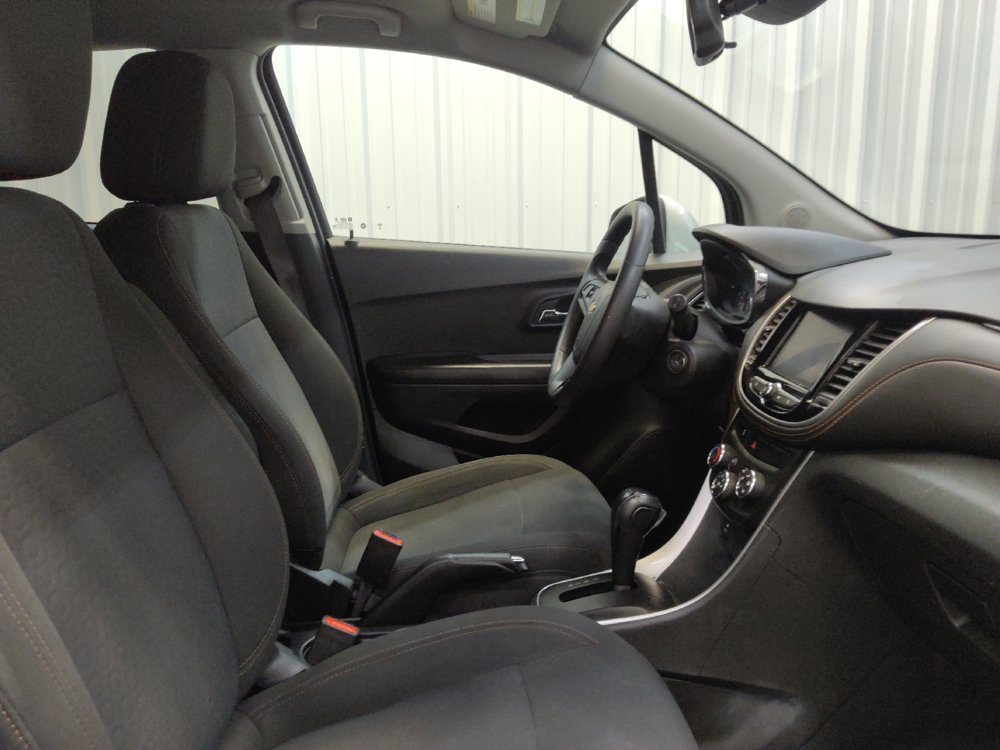 Used 2022 Chevrolet Trax LS w/ Tint and Cruise Package AWD/4WD image 21