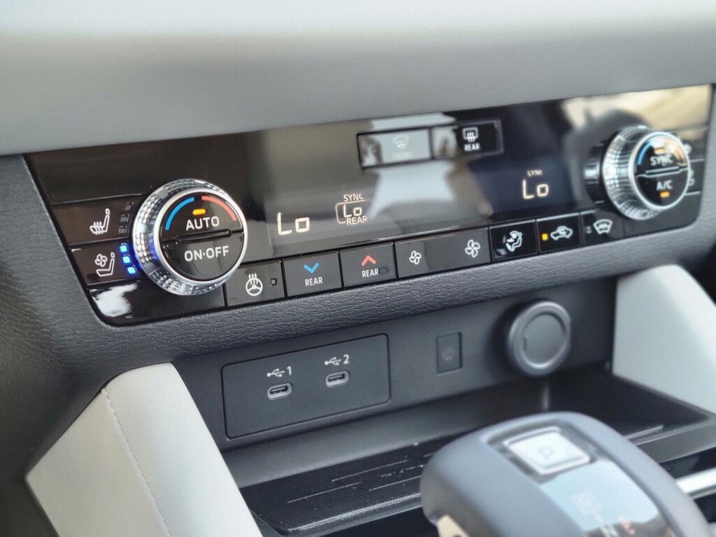 New 2025 Mitsubishi Outlander SEL image 21