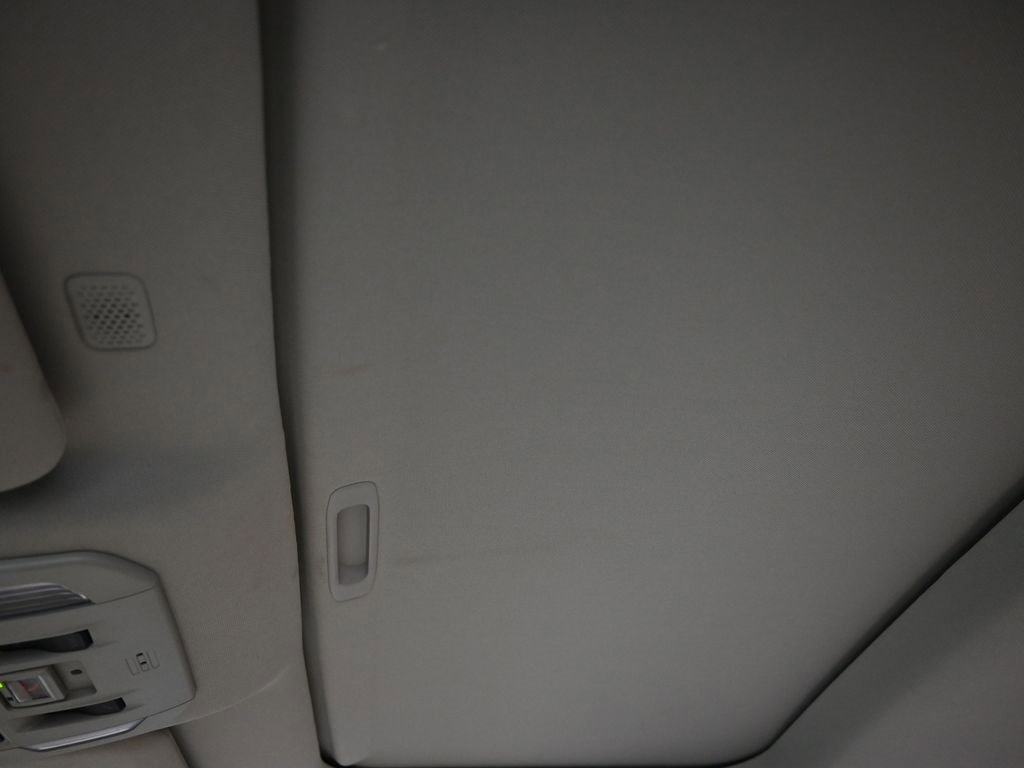 Used 2022 Toyota Highlander XLE image 47