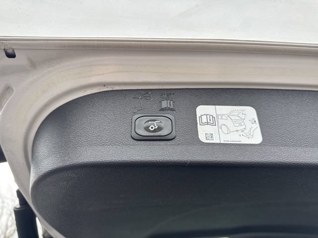 Used 2017 Ford Escape Titanium AWD/4WD image 11