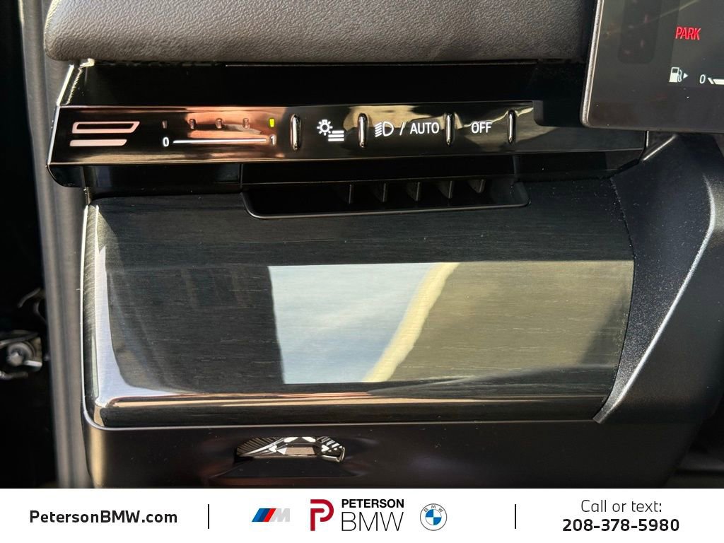 Used 2025 BMW 530i xDrive image 25