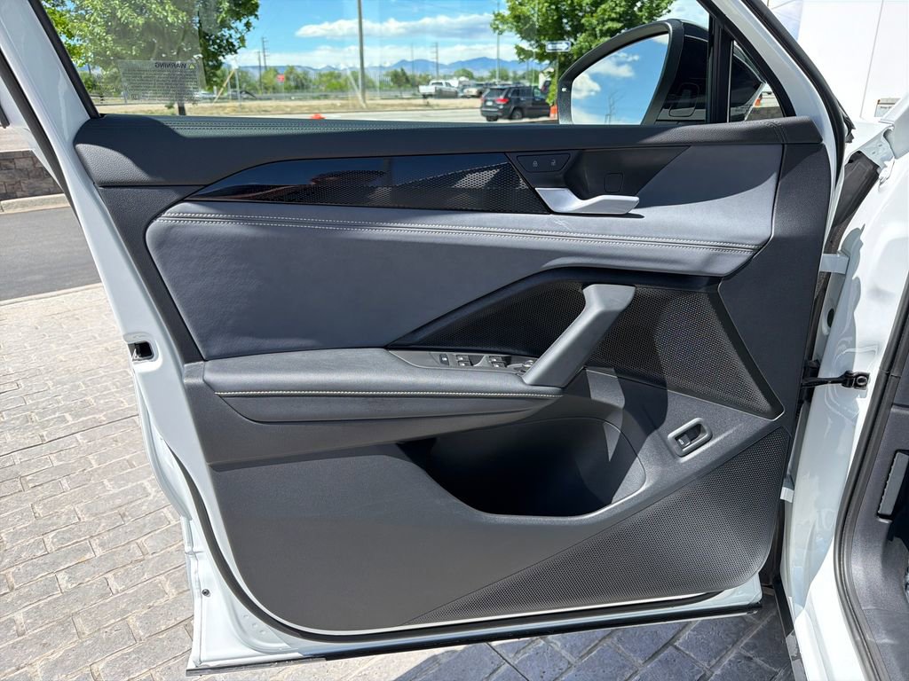 Certified 2025 Volkswagen Tiguan SE R-Line AWD/4WD image 11