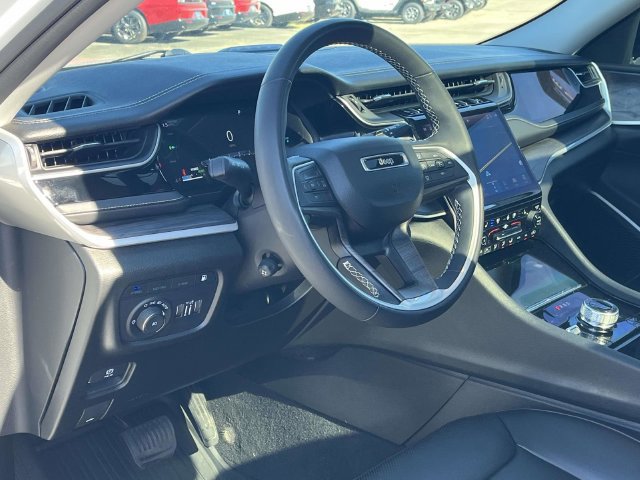 Used 2023 Jeep Grand Cherokee 4WD 4xe w/ Luxury Tech Group II image 12