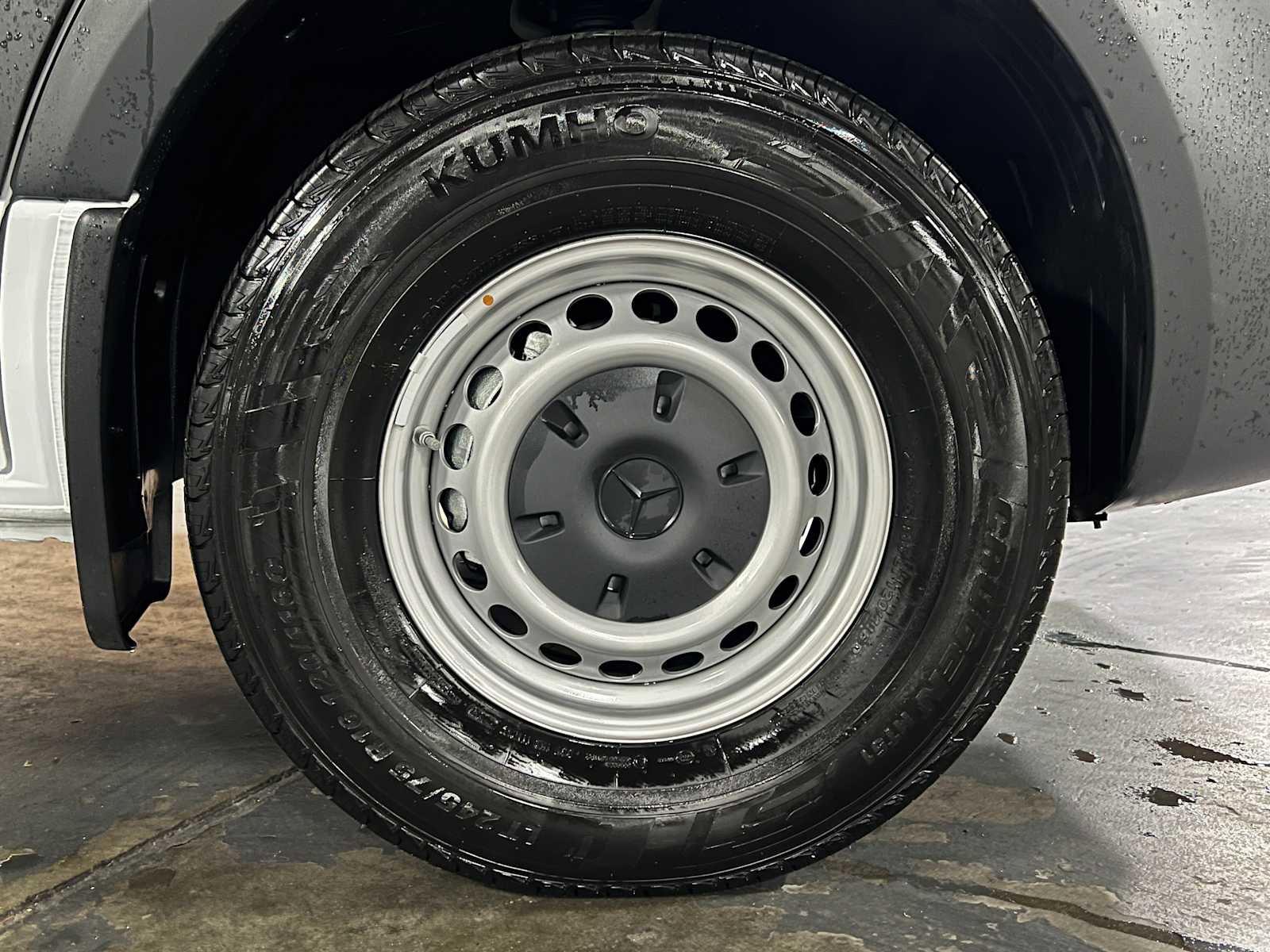 Used 2025 Mercedes-Benz Sprinter 2500 image 9