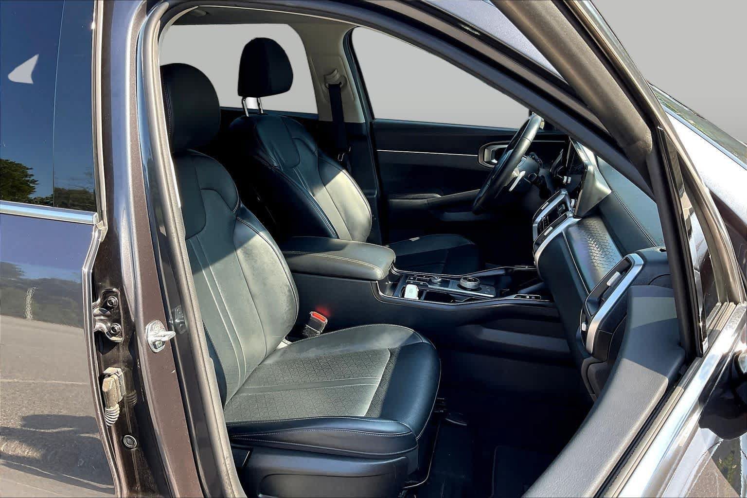 Used 2022 Kia Sorento EX w/ Panoramic Sunroof Package FWD image 9