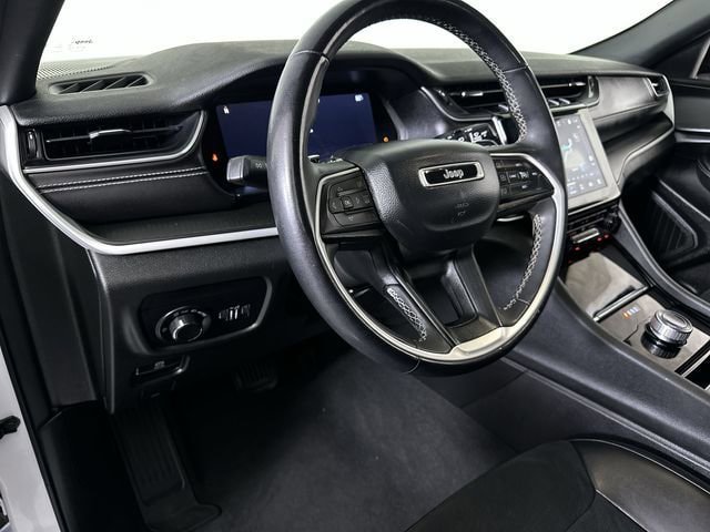 Used 2023 Jeep Grand Cherokee Altitude AWD/4WD image 10
