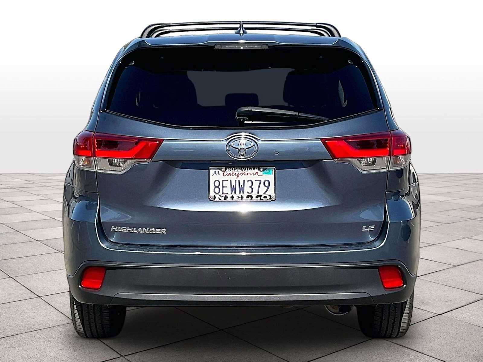 Used 2018 Toyota Highlander Plus w/ Carpet Mat Package (TMS) FWD image 9
