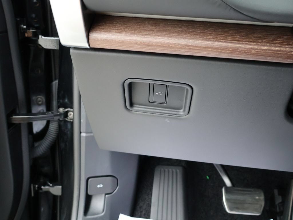 Certified 2025 Land Rover Range Rover Autobiography AWD/4WD image 37