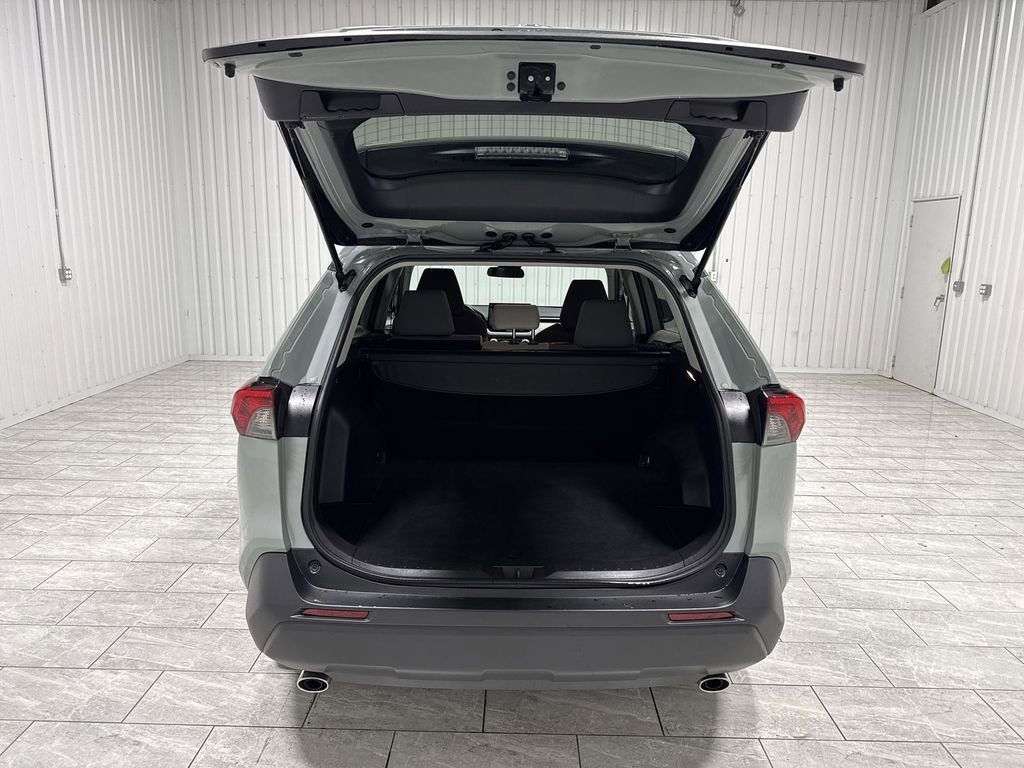 Used 2020 Toyota RAV4 XLE image 27