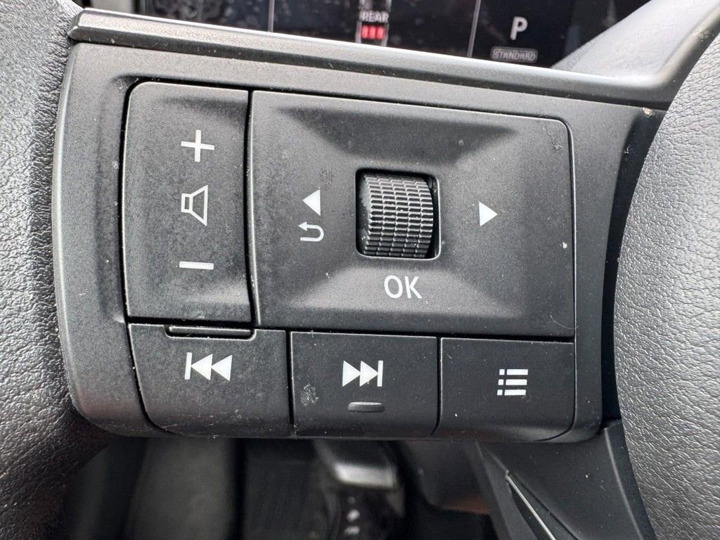 Used 2025 Nissan Kicks SV image 16