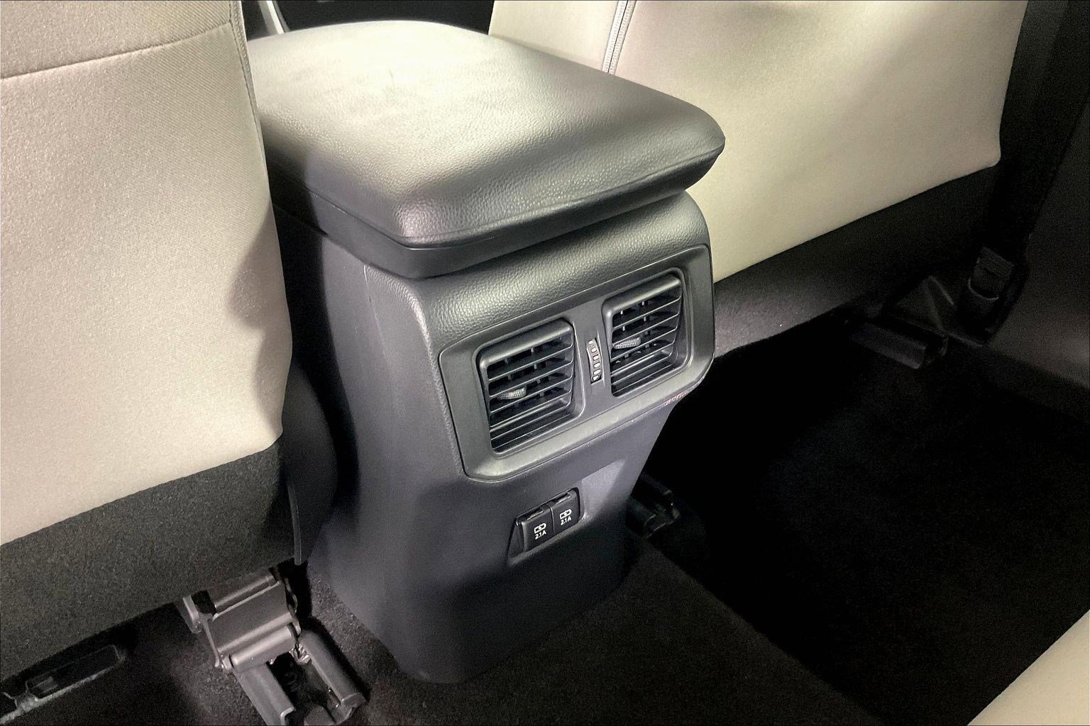 Used 2020 Toyota RAV4 XLE w/ Convenience Package FWD image 10
