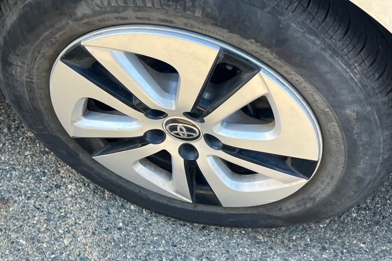 Used 2017 Toyota Prius Two w/ Prius Two Safety Plus Package FWD image 22