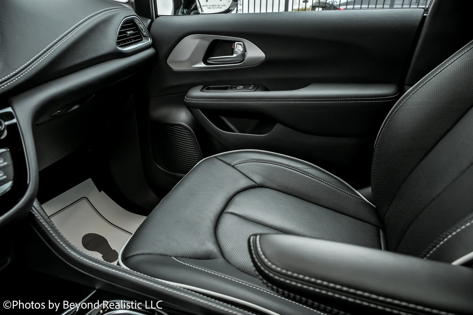 Used 2024 Chrysler Pacifica Limited w/ S Appearance Package image 45