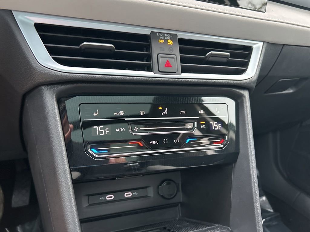 Certified 2025 Volkswagen Taos SE w/ Panoramic Sunroof Package image 36