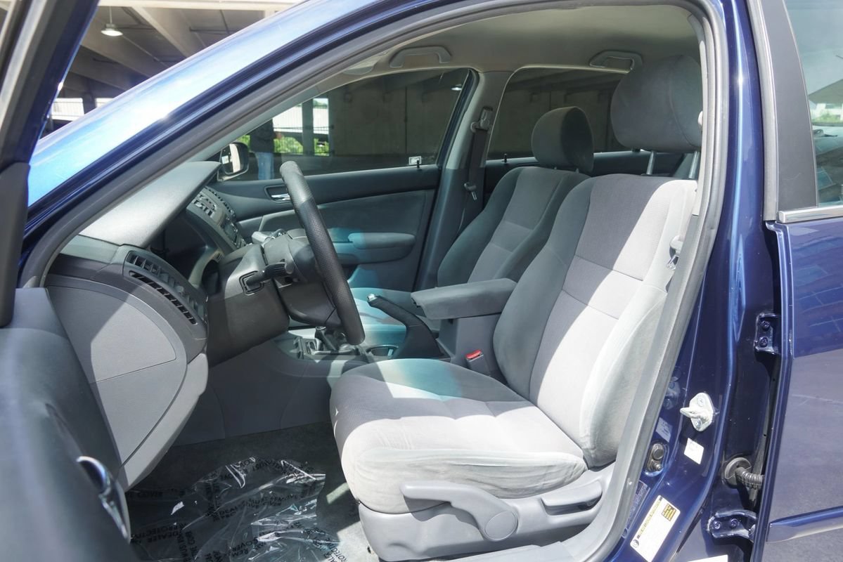 Used 2004 Honda Accord LX image 5