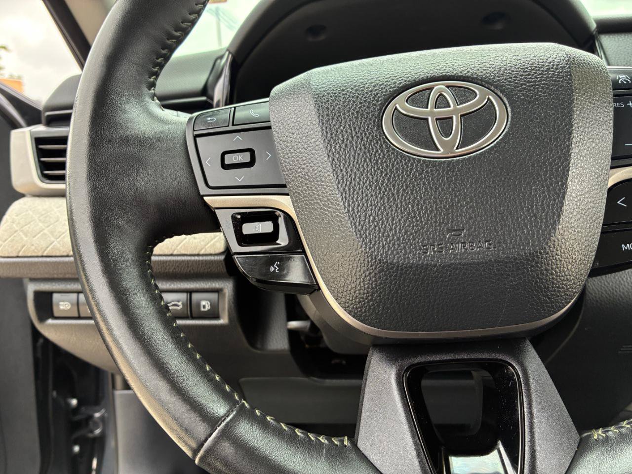 Used 2025 Toyota Camry XLE FWD image 23